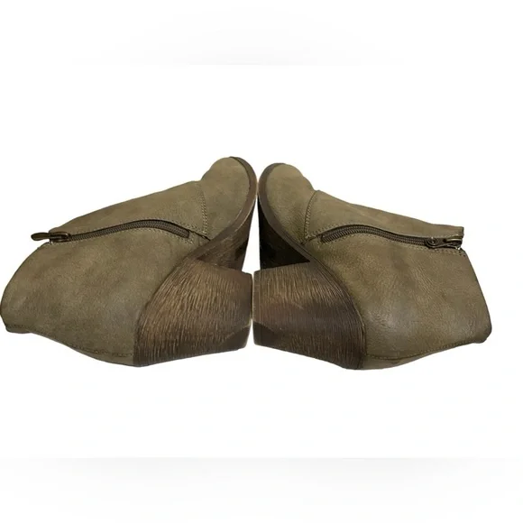 🌼NEW BLOWFISH WOMENS GREEN FAUX LEATHER BOOTIES. - Picture 9 of 13
